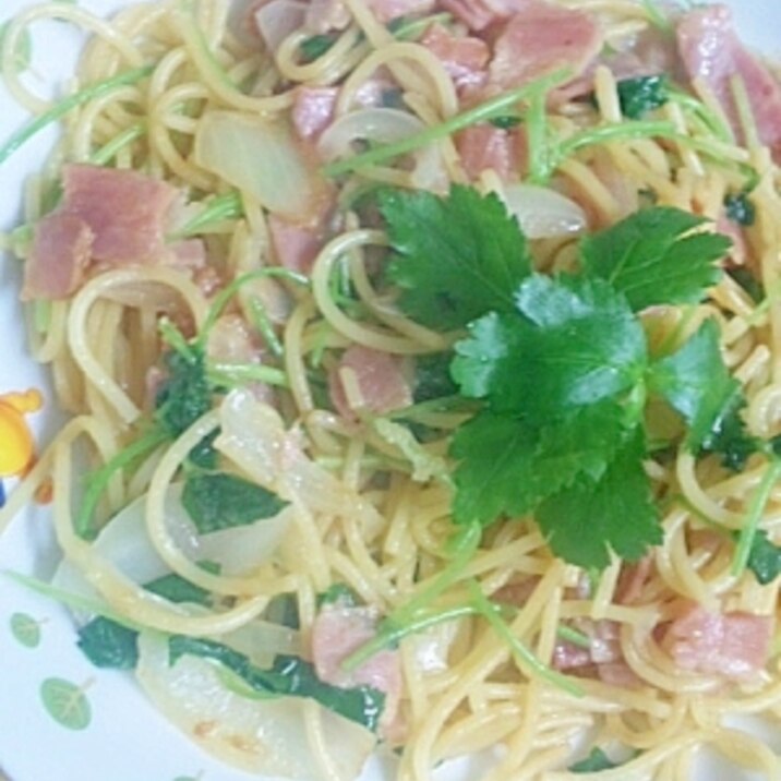 三つ葉とベーコンの和風パスタ